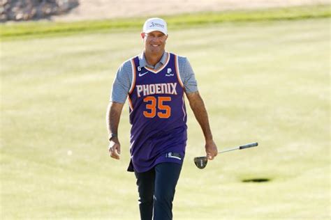 LOOK: Stewart Cink dons Kevin Durant Suns jersey to fans' excitement at ...