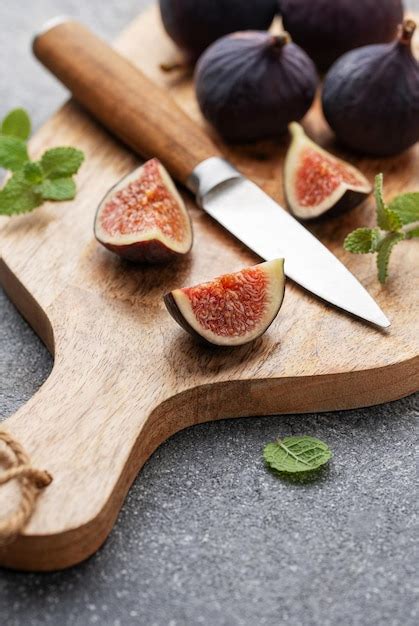 Premium Photo | Whole and sliced fresh ripe figs