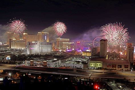 Las Vegas Strip celebrates 4th of July with fireworks — PHOTOS | Local ...