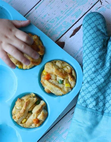 Chicken Pot Pie Minis - 4 ingredients Easy Toddler Meals, Toddler Lunches, Kids Meals, Toddler ...