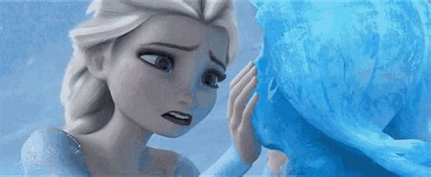 Queen Elsa And Anna Hug GIF - Queen Elsa And Anna Hug Frozen - Discover & Share GIFs