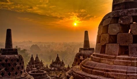 Inilah Foto Candi Borobudur Saat Pertama Kali Ditemukan | KASKUS