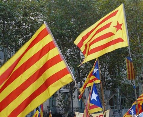 Catalonia, Catalonian Independence, and Catalonian Socialist Independence Flags : r/vexillology