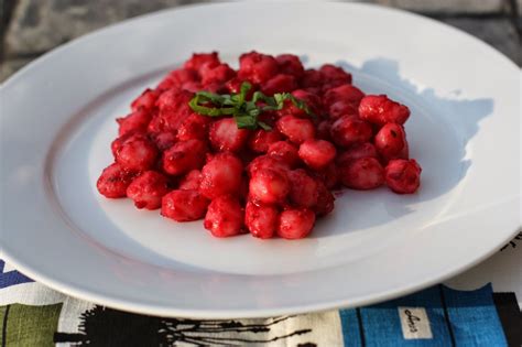 Chow and Chatter: Beetroot Pesto with Gnocchi