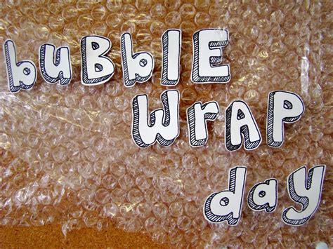 Holly Knitlightly: Bubble Wrap Appreciation Day!