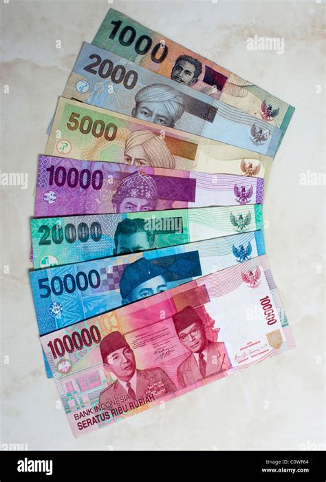 Indonesian currency notes from 100,000 to 1000 rupiah Stock Photo - Alamy