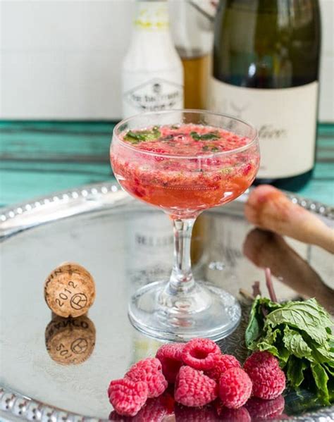 25 Elegant and Easy Prosecco Cocktail Recipes | Prosecco cocktail recipes, Prosecco cocktails ...