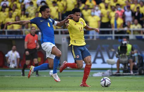 Luis Diaz absolutely bamboozled Man Utd star Fred during Colombia vs Brazil clash