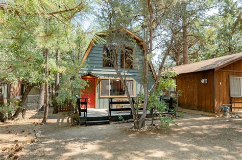 Big Bear Cool Cabins - THE SUGAR LOFT, Cabins, Sugarloaf, United States of America | Glamping Hub