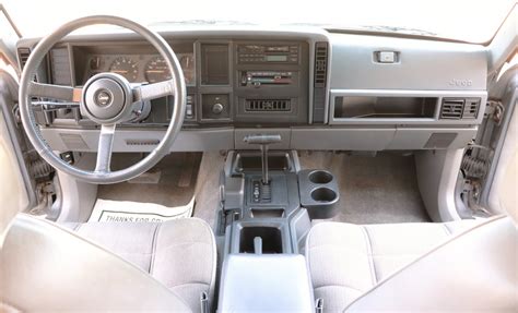 1993 Jeep Cherokee Sport 4×4 Interior | Barn Finds