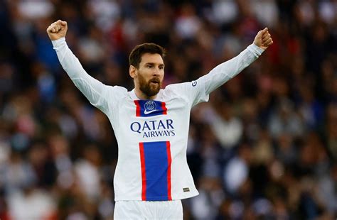 Lionel Messi: PSG star scores incredible long-range goal vs Troyes