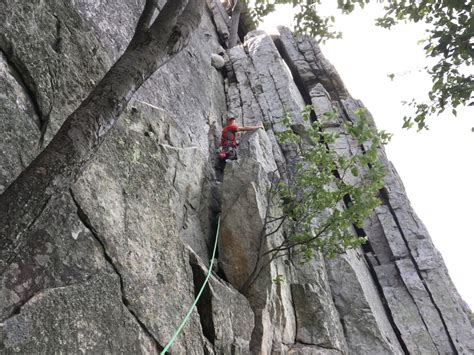 Seneca Rocks draws all manner of climbers | The Columbian