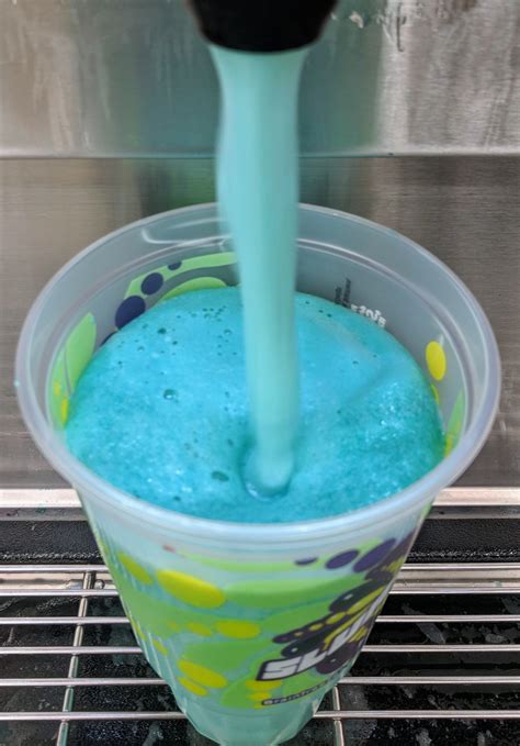 7-Eleven Cap'n Crunch's Crunch Berry Slurpee REVIEW!