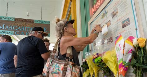 Fans flock to Jimmy Buffett's eateries to toast the Mayor of Margaritaville