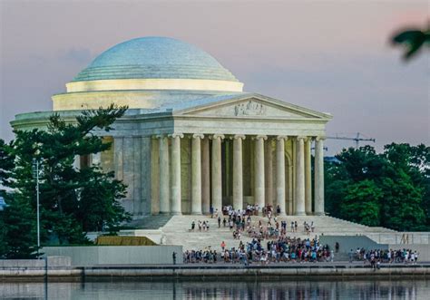 Washington DC: National Mall Night Bus Tour | GetYourGuide