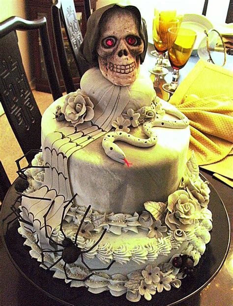 Pin by Sharon Smith on Cake!!! | Scary halloween cakes, Spooky cake, Halloween cakes