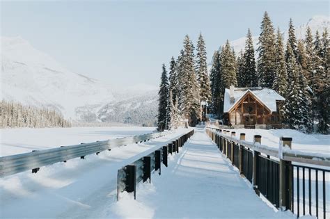 Emerald Lake Lodge Winter Elopement | Cilantro on the Lake ceremony