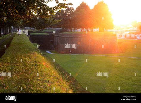 city walls Lucca Italy Stock Photo - Alamy