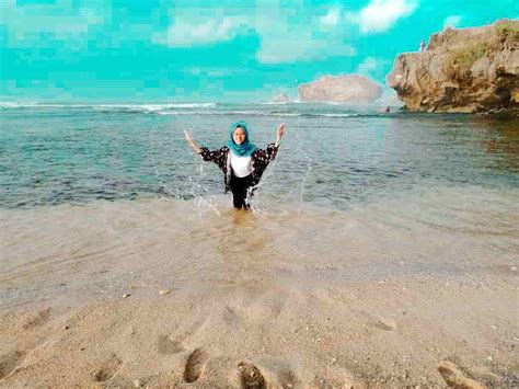 √ Pantai Sundak: Alamat, Wahan Outbound & Tiket Masuk