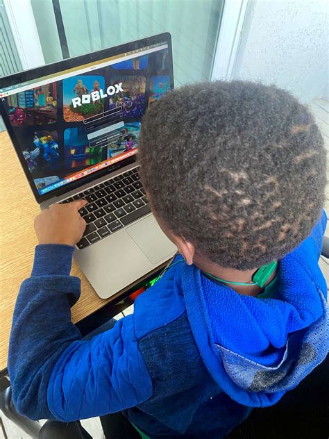 Mom shares lessons learned after son spends over $800 on Roblox purchases - ABC News