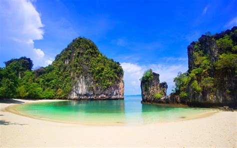 Hong Island - Krabi beach travel and tourist attractions