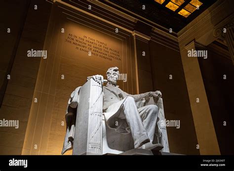 Abraham Lincoln Memorial Statue at Night Stock Photo - Alamy