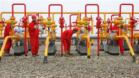 The Fuse | Workers check the pipelines at a PetroChina oil field on the ...