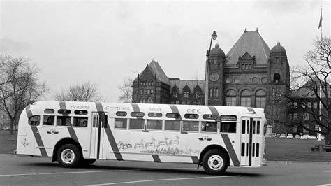 The TTC's Christmas-Painted Buses (1955-1960) - Transit Toronto - Content