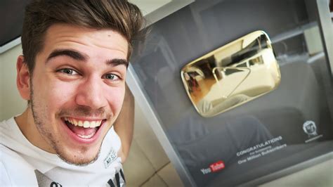 GOLD PLAY BUTTON UNBOXING │GOGOMANTV - YouTube