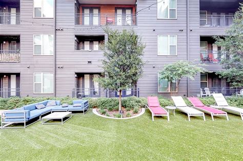 Downtown Dallas apartment w/ shared pool Has Air Conditioning and Patio ...