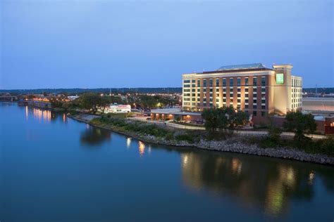 Embassy Suites East Peoria - Hotel & RiverFront Conf Ce | Reception ...