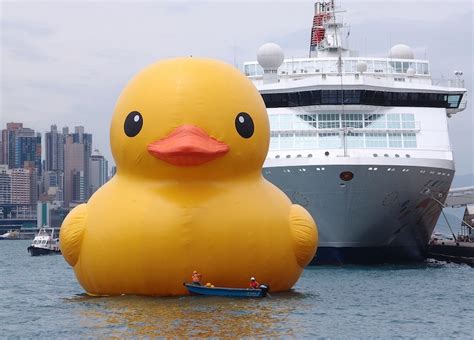 Giant Rubber Duck Brings Happiness to Hong Kong