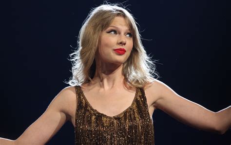 Left-wing GLAAD to honor Taylor Swift for pro-LGBT activism - LifeSite