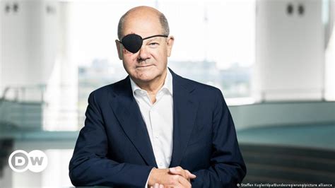 Olaf Scholz sparks pirate memes with eye patch photo – DW – 09/04/2023