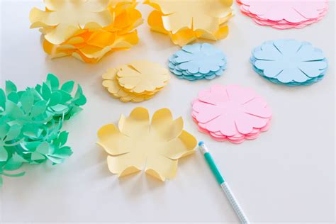 DIY Paper Flower Garland that makes the perfect party or home decor