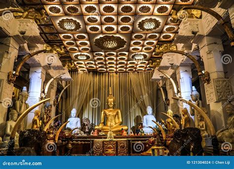 Sri Lanka Sri Dalada Maligawa Inside Stock Photo - Image of buddhism, inside: 121304024