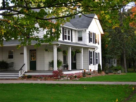 Farmhouse Architecture | HGTV