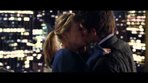 The Amazing Spiderman Peter and Gwen kiss scene (HD) - YouTube