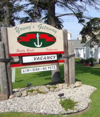 Tawas Cabins: Young's Getaway Sandy Beach Cabins