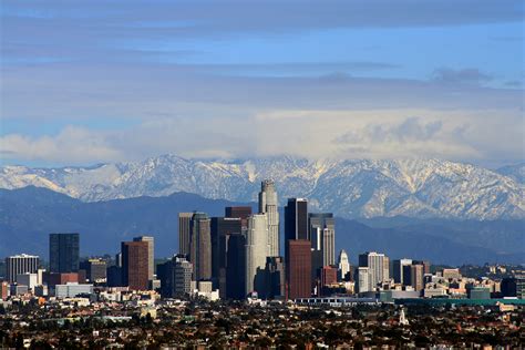 File:Los Angeles center with mountains at her back.jpg - Wikimedia Commons