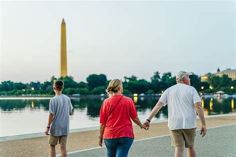 Washington DC: National Mall Night Bus Tour | GetYourGuide