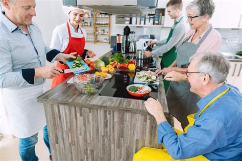 The Benefits of Cooking Classes for Seniors – and where to find them