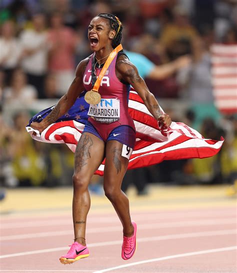 Sha’Carri Richardson gives World gold medal to ‘momma’ 2 years after ...