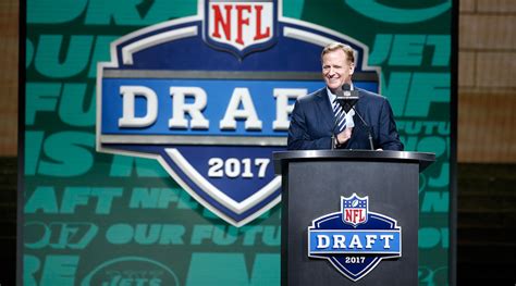 WATCH: Roger Goodell booed again at NFL draft - Sports Illustrated