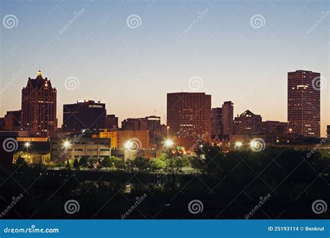 Milwaukee skyline stock photo. Image of skyscraper, wisconsin - 25193114