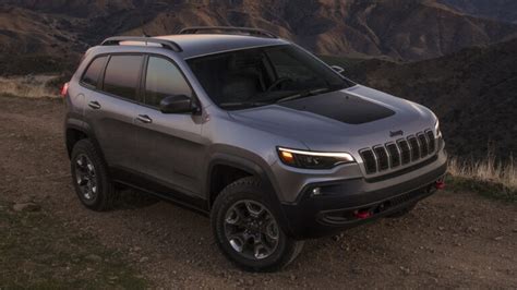 Jeep’s KL Cherokee Is Officially Dead But A Successor Is Coming Soon | Carscoops