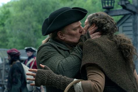 Did Tom Christie kiss Claire in the Outlander books?