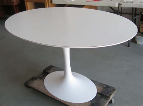 Saarinen Oval Tulip Table | Modernism