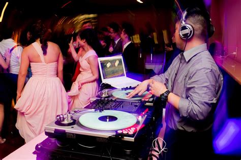 7 tips to hire a wedding DJ | HireRush Blog