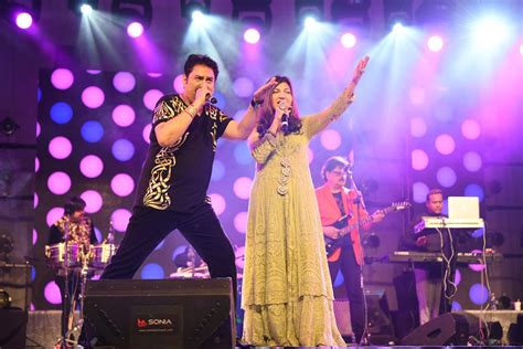 Kumar Sanu and Alka Yagnik Perform In Dubai - Masala